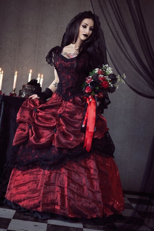 Best Plus Size Gothic Wedding Dresses - Latest Trends for 2021 - Gothic ...